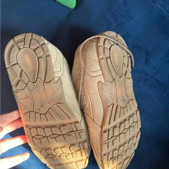 Miu Miu x New Balance Sneakers - Picture 6 of 9